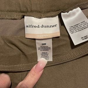 Alfred Dunner capri pants,24